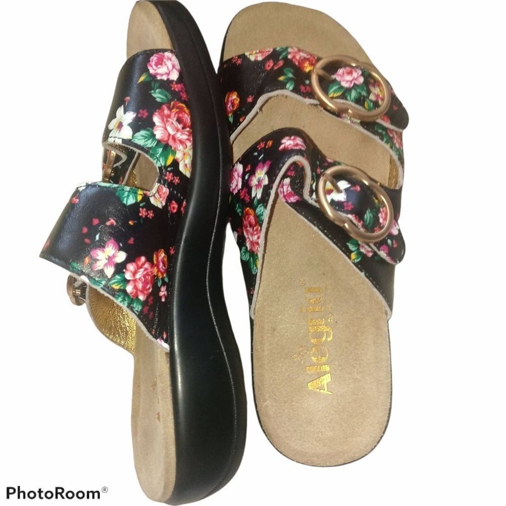 women's Allegra sandals size 6 floral